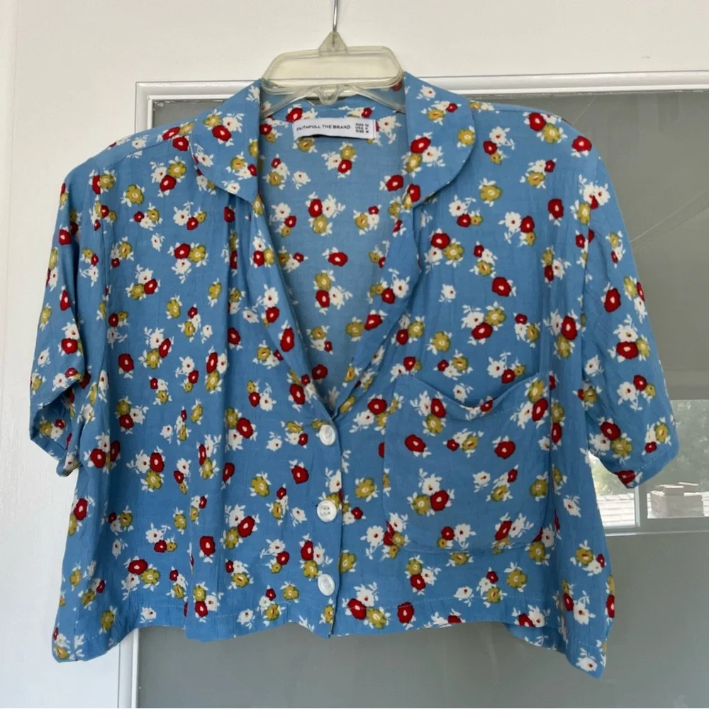 FAITHFULL - EUC Uma Cropped Button Up - Blue Floral - Picture 2 of 3